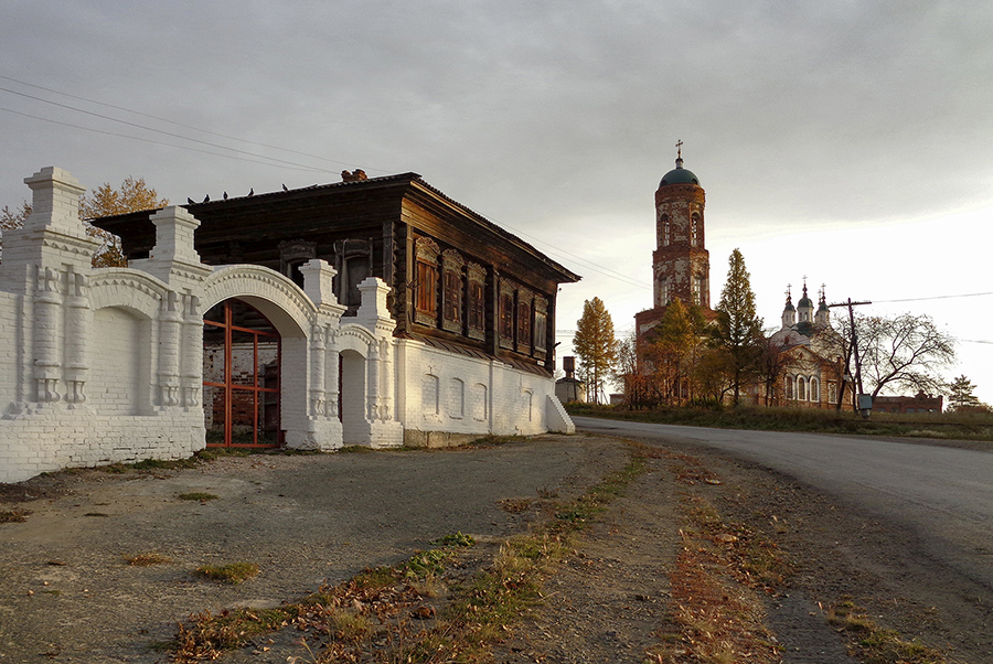 Старинная усадьба в селе Широковском рядом с церковью Иоанна Предтечи XVIII века